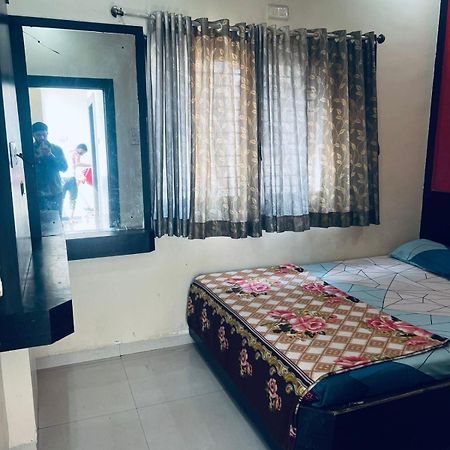 Hotel Sai Vasant Vihar شيردي المظهر الخارجي الصورة