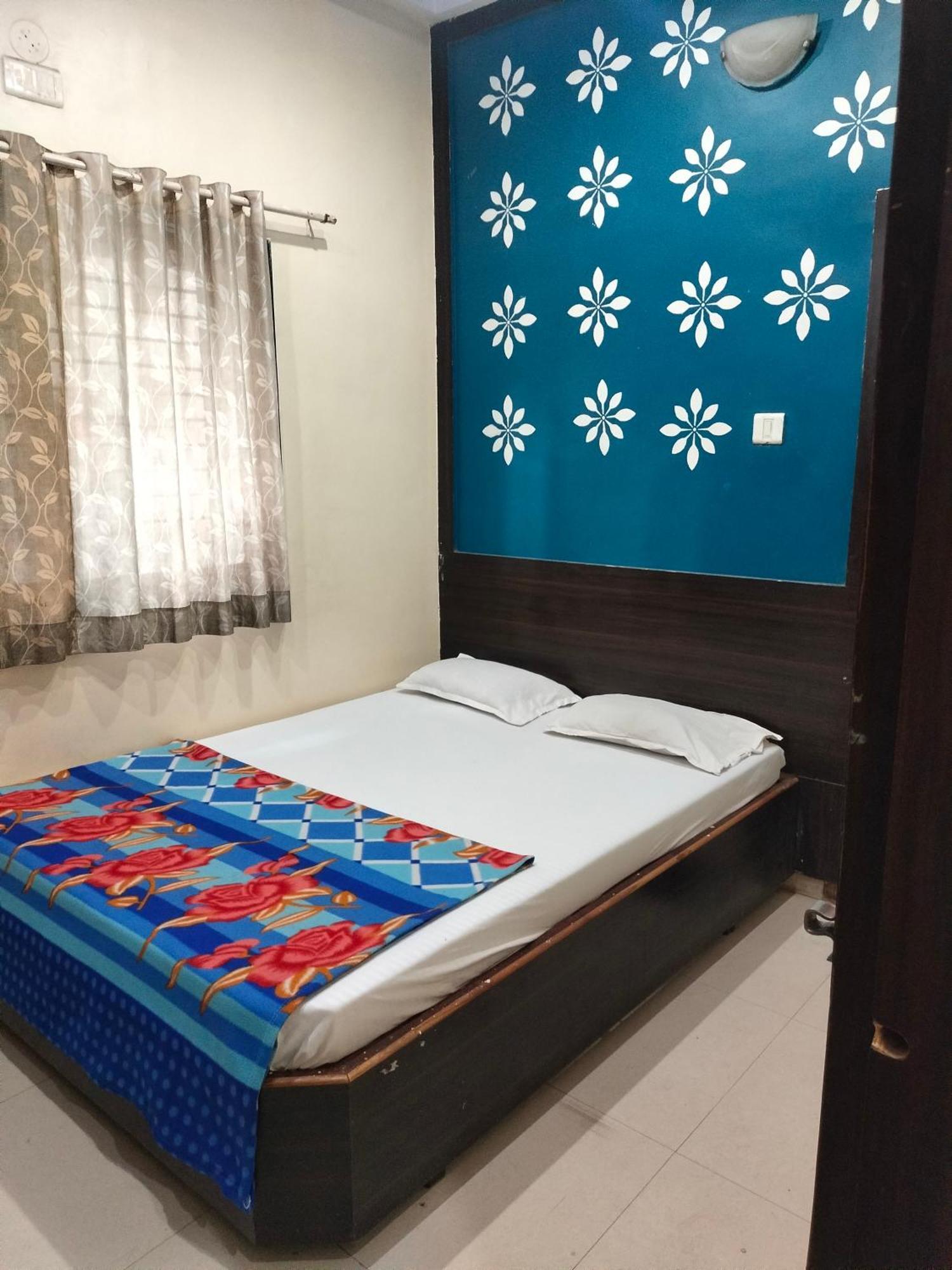 Hotel Sai Vasant Vihar شيردي المظهر الخارجي الصورة